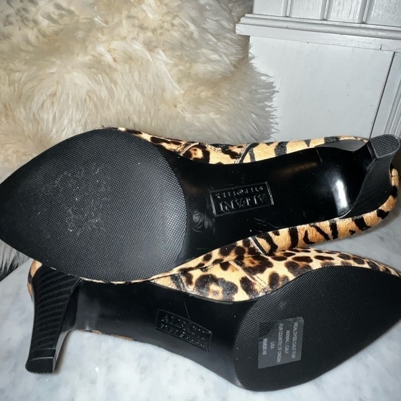 New! Alfani Harpper Booties Pointed Toe Ankle Boots Leopard Various Sizes - Picture 9 of 9